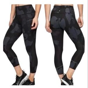 ***Athleta Black Shadow Camouflage Relay women’s Small black & gray capris